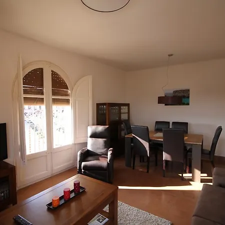 Market Square Apartment *